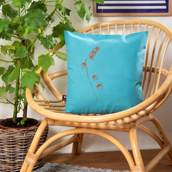 Hirschkind Bio-Kissenbezug 'Physalis' türkis mit orangefarbenen Druck 40*40 cm
