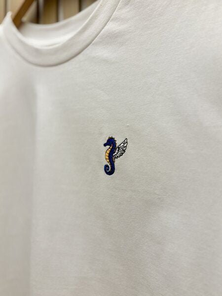 Purewater Seepferdchen | Besticktes Bio Baumwoll T-Shirt | Stickerei