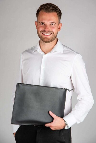 GREVIRO Dokumentenmappe aus Kaktusleder (vegan) - passend auch für MacBook, iPad & Co.