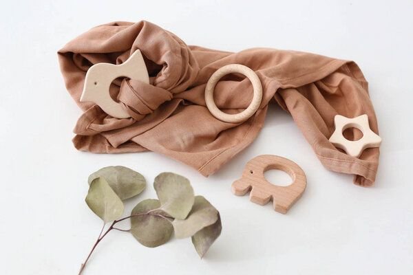 Thumbnail - Schnuffeltuch Musselin Holz *Greifling* 10 Farben | Bio Baumwolle | NoniKids Berlin