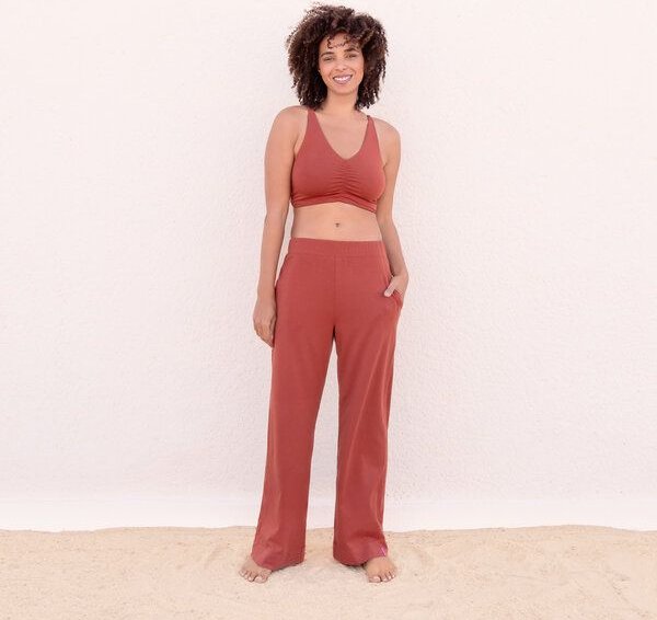 Jaya KAIRO - Damen - weich fliessende Yoga - und Lounge Pants ist aus einem Mix aus TENCEL Lyocell und Bio-Baumwolle her...