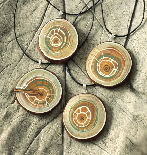 Naturlieb Element Luft Halsband - Amulett aus Lärchenholz