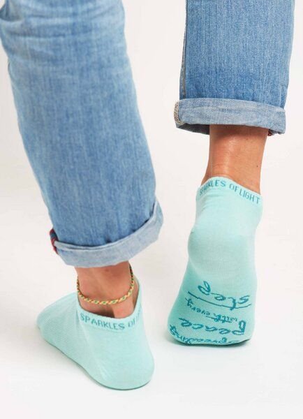 SPARKLES OF LIGHT SPREADING PEACE Unisex Sneakersocken aus Biobaumwolle