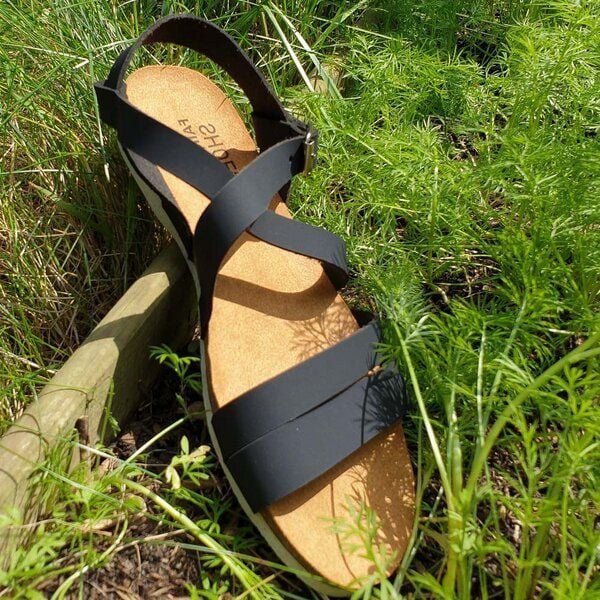 Fairticken CARVELA vegane Riemen-Sandale aus "NoBuck"