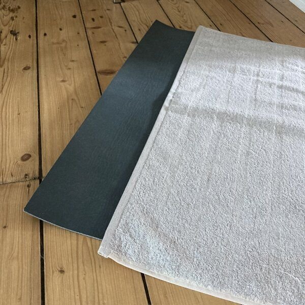 mio eco Hochwertiges Yoga Handtuch aus Retoure-Handtüchern zero waste