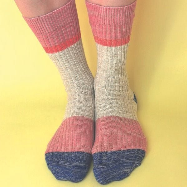Fräulein Prusselise Wollfgang Socke beige rosa blau bunt colourblock Wolle