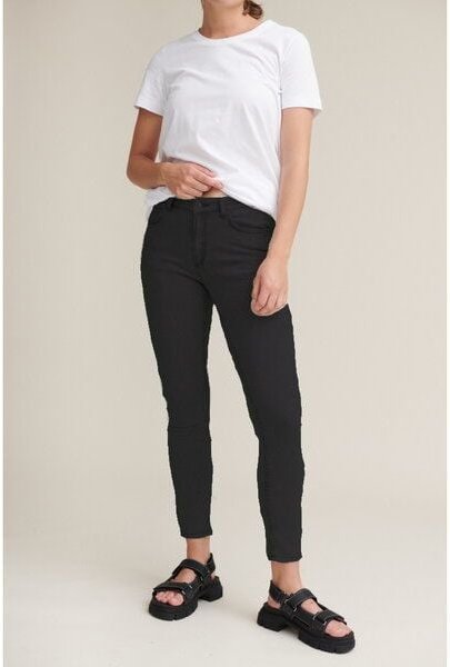 Basic Apparel High-Waist Jeans EVE aus Bio-Baumwolle
