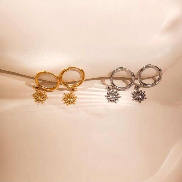 ELEKTROPULLI Schlichte Creolen mit Sonnen Anhänger