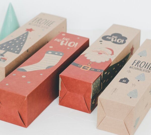 Fines Papeterie Flaschenverpackung 4er Set mit weihnachtlichen Motiven