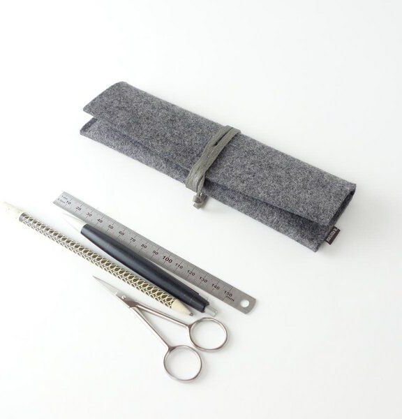 matilda k. manufaktur stiftemäppchen schlampermäppchen federmäppchen 'leonore' aus Wollfilz dunkelgrau