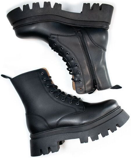 Will's Vegan Shop Track Sole 8-Eye Lace Up Stiefel Damen