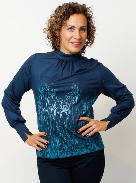 Peaces.bio - handbedruckte Biomode Damenbluse Mystic Iris in Navy
