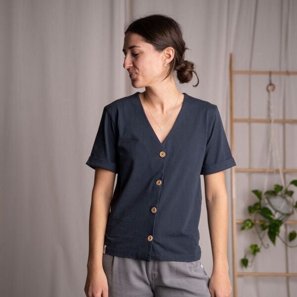 Vresh Clothing Josevine - Button T-Shirt aus Biobaumwolle