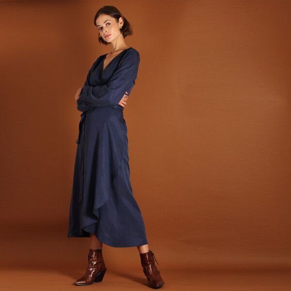 Thumbnail - ManduTrap Langärmeliges Tencel Wickelkleid Tara in blau oder berry