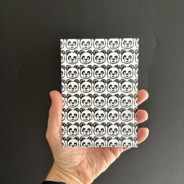 ilovemixtapes Postkarte „Pandas überall“ – kleine Pandas, große Freude A6