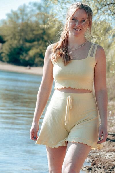 Vivien Joy Crop Top mit Rüschen - Farrah