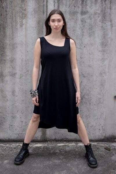 Thumbnail - Kleid Portofino Summer – Doppellagig – Ausschnitt tief & asymmetrisch – Darunter Mini – Ärmellos – 100% in der EU fair p...