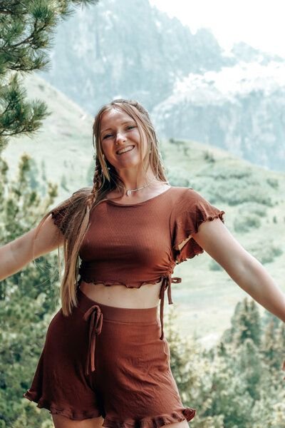 Vivien Joy Farrah Crop T-shirt mit Schmetterlingsärmel