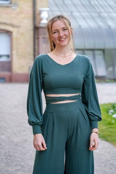 Vivien Joy Flower Pulli mit Schlitzen an den Ärmeln - Farrah