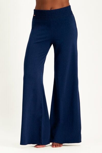 Urban Goddess Weite Yogahose Flow mit Bambus viskose