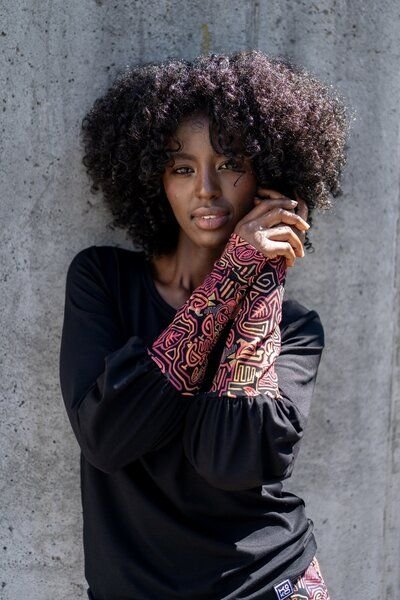 Thumbnail - KOKOworld Bluse Guna Damen – Viskose EcoVero mit Elasthan – eleganter Look mit gepufften Ärmeln & Print-Manschetten – na...