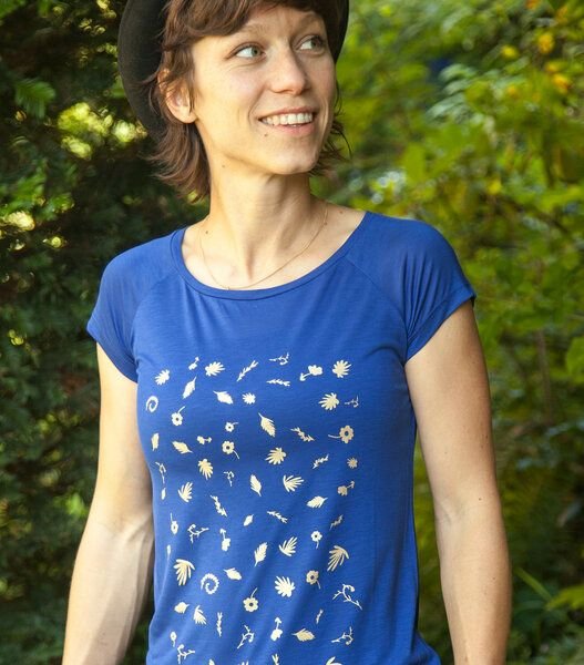 päfjes Goldene Blüten & Blätter - Fair gehandeltes Frauen T-Shirt mit TENCEL Lyocell
