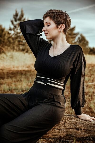 Vivien Joy Flower Pulli mit Schlitzen an den Ärmeln - Farrah