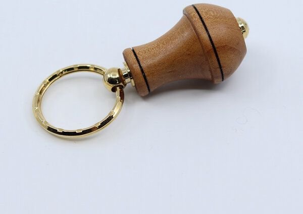 Lajos Varga Schlüsselanhänger Nussbaum