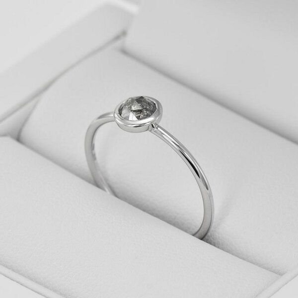 Eppi Ring mit Salt'n'Pepper Diamant Fermie