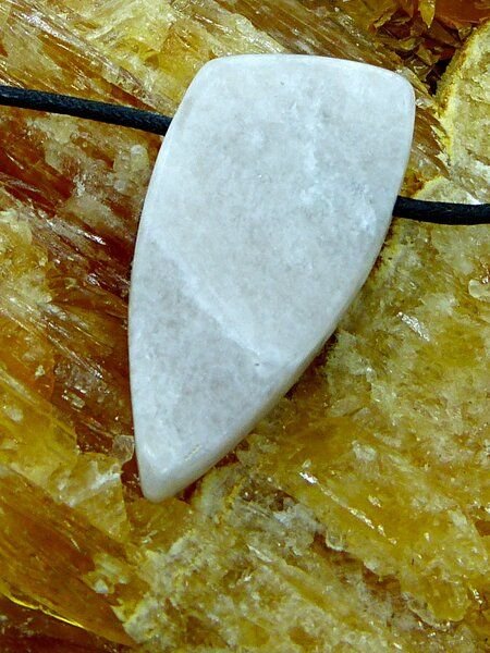 OneWorldMinerals Freudentränen, handgeschliffener Mondstein Schmuckanhänger