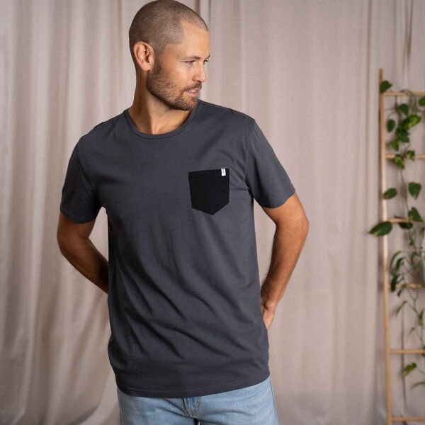 Vresh Clothing Vilip - Classic Fit T-Shirt mit Brusttasche aus Biobaumwolle