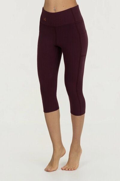 Urban Goddess Tara Yoga Capri Leggings