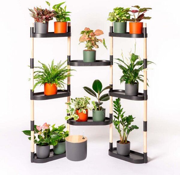 CitySens Blumenregal mit 8 Ablagen und automatischer Bewässerung.