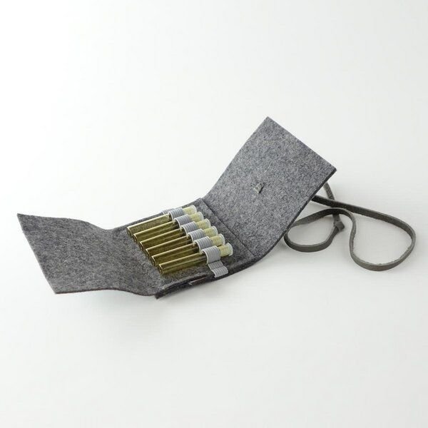 matilda k. manufaktur Taschenapotheke für homöopathische Globuli aus Filz dunkelgrau mit 6 leeren Gläschen 'samuel'