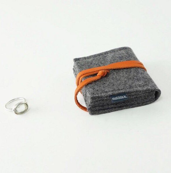 matilda k. manufaktur Schmuckaufbewahrung 'schmucknest' klein aus Wollfilz dunkelgrau 'margarete'
