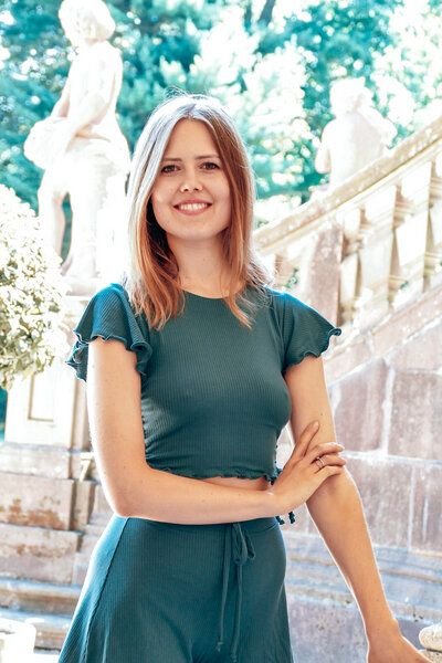 Vivien Joy Farrah Crop T-shirt mit Schmetterlingsärmel