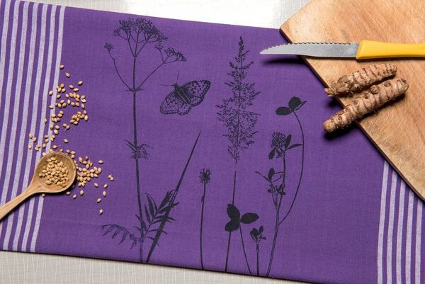 Hirschkind Bio & Fair-Trade-Geschirrtuch "Schmetterlingswiese" lila