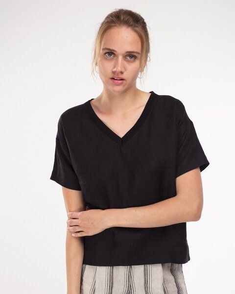 Alma & Lovis Legeres V-Neck Blusenshirt aus reinem Leinen | Linen V-Neck