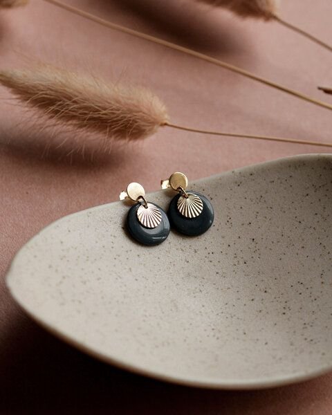 lille mus Ohrstecker 'Sonnenplättchen' aus Porzellan und 925 Silber / vergoldet