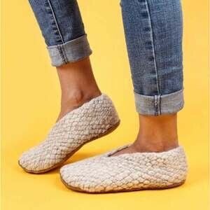 WoolFit Barfuß-Hausschuhe "Woolies" traditionell handgewebt aus Wolle für Damen