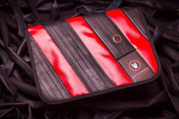 ARTHURKOPF gefütterte Laptoptasche mit Fahrradschlauch