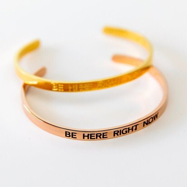 Divasya Armreif mit Gravur | rosé vergoldet | Be here right now