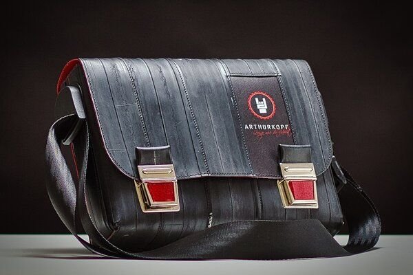 ARTHURKOPF Umhängetasche aus Fahrradschlauch