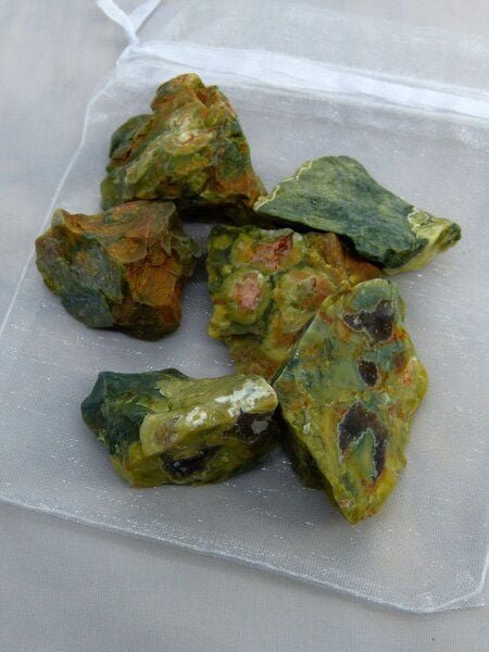 OneWorldMinerals Rhyolith Wassersteine im Organzabeutel - quintESSENCE Wassersteine