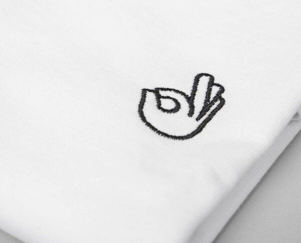 Fyngers Unisex T-Shirt aus Biobaumwolle - Modell OK mit gestickter Veredelung