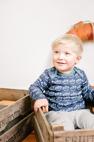 Holy Water Langarmshirt Papierboot dunkelblaue Paspel