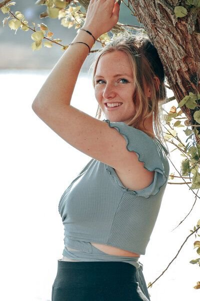 Vivien Joy Wickeltop mit Schmetterlingsärmel - Farrah