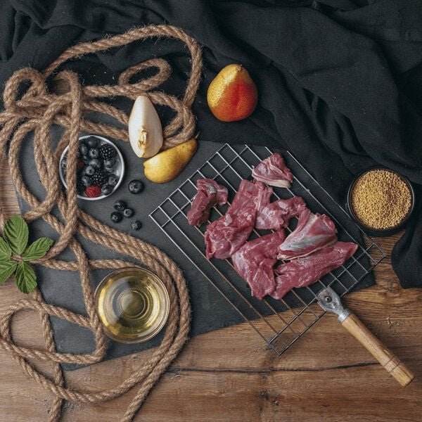 Liebesgut Tiernahrung Hirsch mit Obst und Hirse