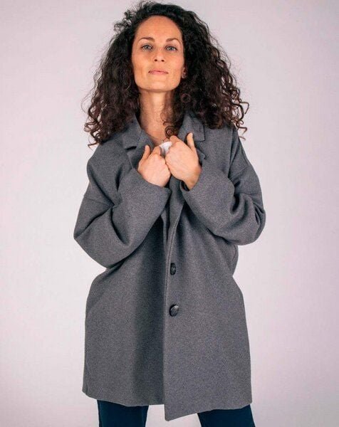 Aatise Damen-Oversize Mantel Zaneta aus upgecycelter Kammwolle