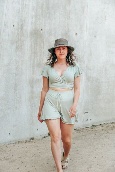 Vivien Joy Wickeltop mit Schmetterlingsärmel - Farrah